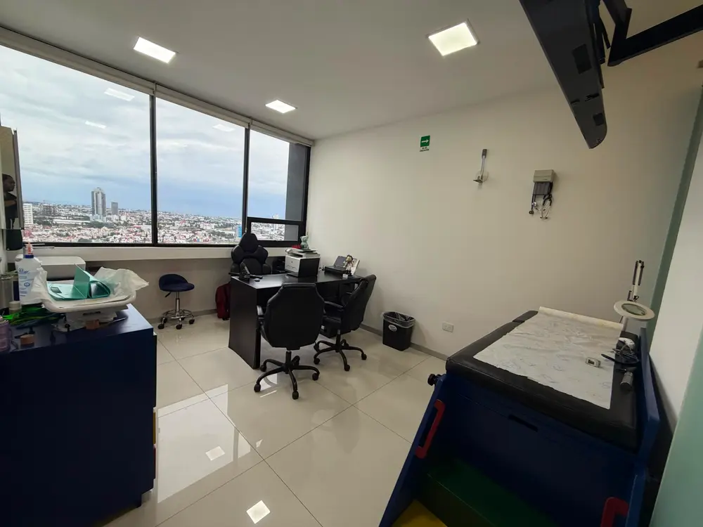 Vista panorámica del consultorio de cirugía Pediátrica en Puebla